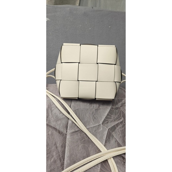 a.n.a Woven Faux Leather Bucket Crossbody Bag Cream Off-White 72848-5 - Picture 9 of 9